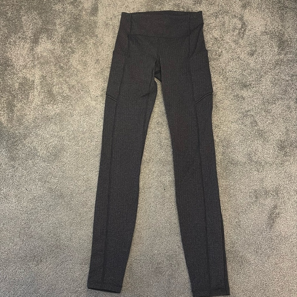 Lululemon Speed Up Mid-Rise Tight 28”
Size 2